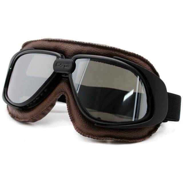 Side view of pilot biker goggles, unisex, highlighting sturdy construction for motorcycle safety