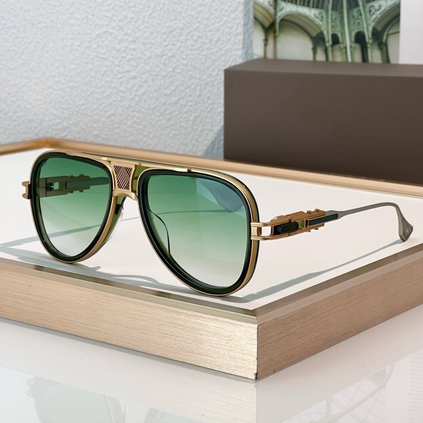Classic unisex aviator sunglasses, polycarbonate lenses, 100% UV protection, ideal for travel & outdoor.
