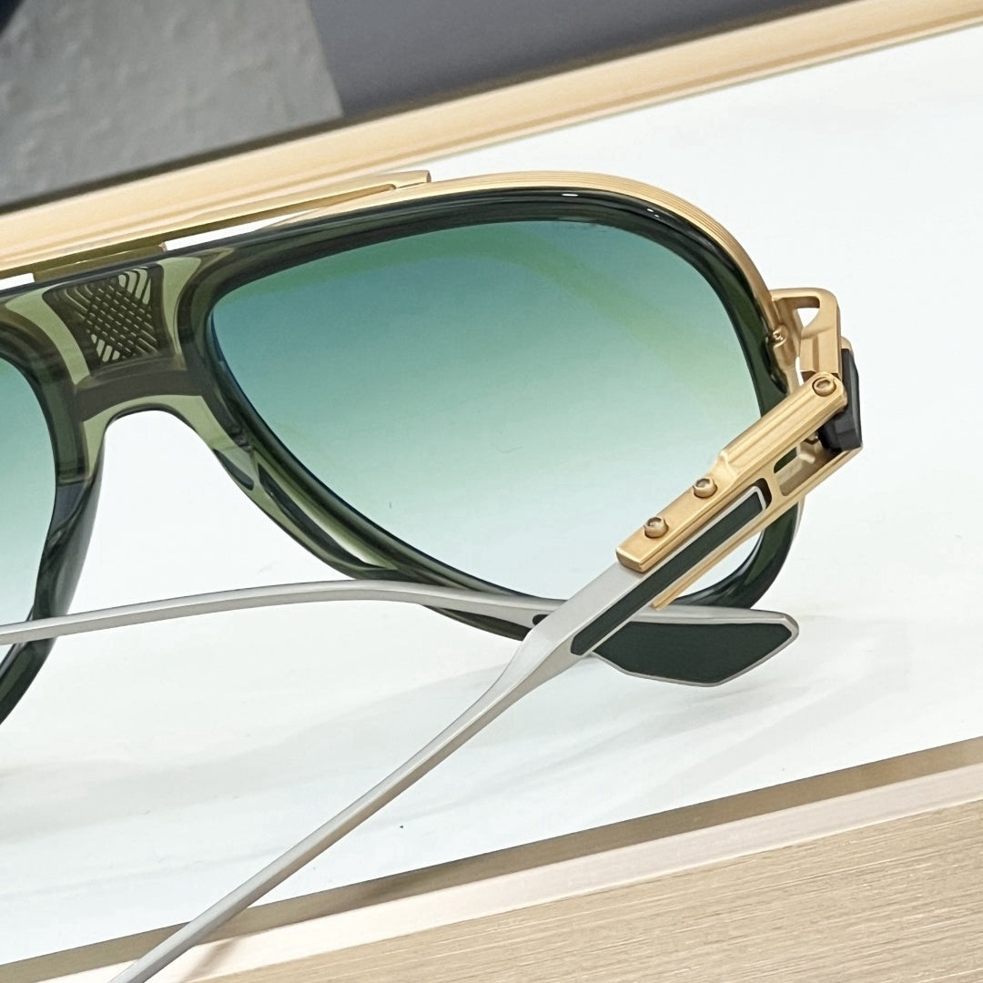 Unisex aviator sunglasses, polarized polycarbonate lenses, offers superior UV protection & clear vision.