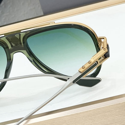 Unisex aviator sunglasses, polarized polycarbonate lenses, offers superior UV protection & clear vision.