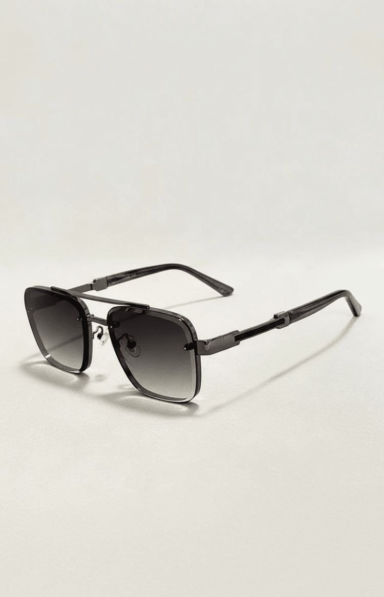 Unisex classic aviator sunglasses with a sturdy metal frame, offering essential UV400 protection for daily wear.