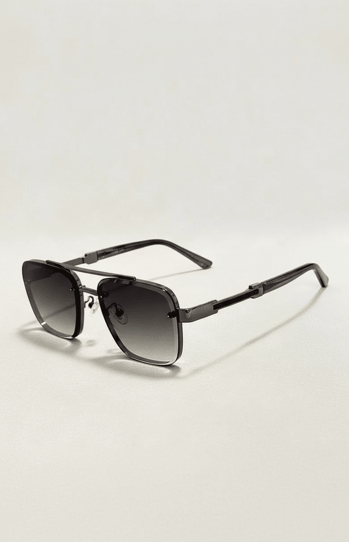 Unisex classic aviator sunglasses with a sturdy metal frame, offering essential UV400 protection for daily wear.