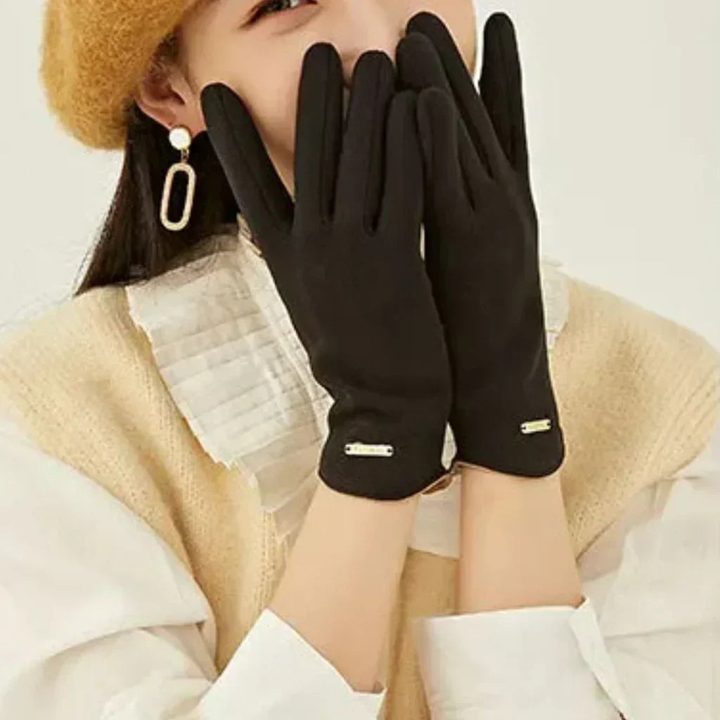 Chic ladies' elegant gloves, perfect for winter and screen use.