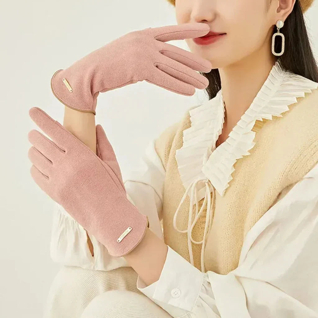 Gift-ready women's warm and stylish touchscreen winter gloves.