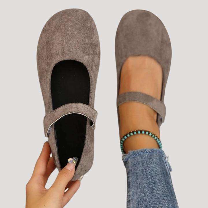 Elegant women's Mary Jane flats featuring a secure buckle strap. Perfect for versatile everyday wear & women's fashion.