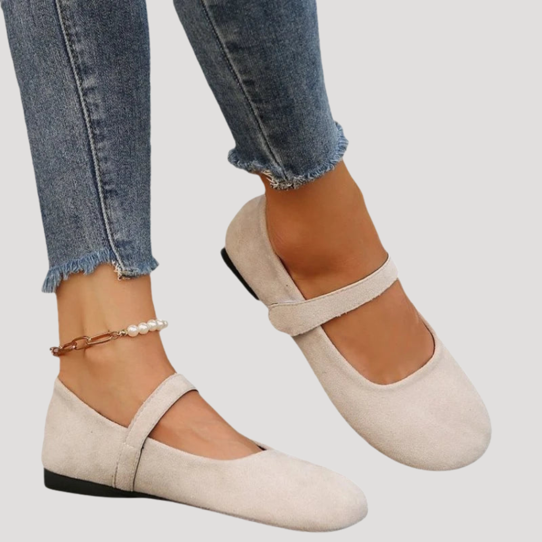Timeless women's Mary Jane flats with a comfortable flat sole & buckle strap. Classic style for versatile fashion.