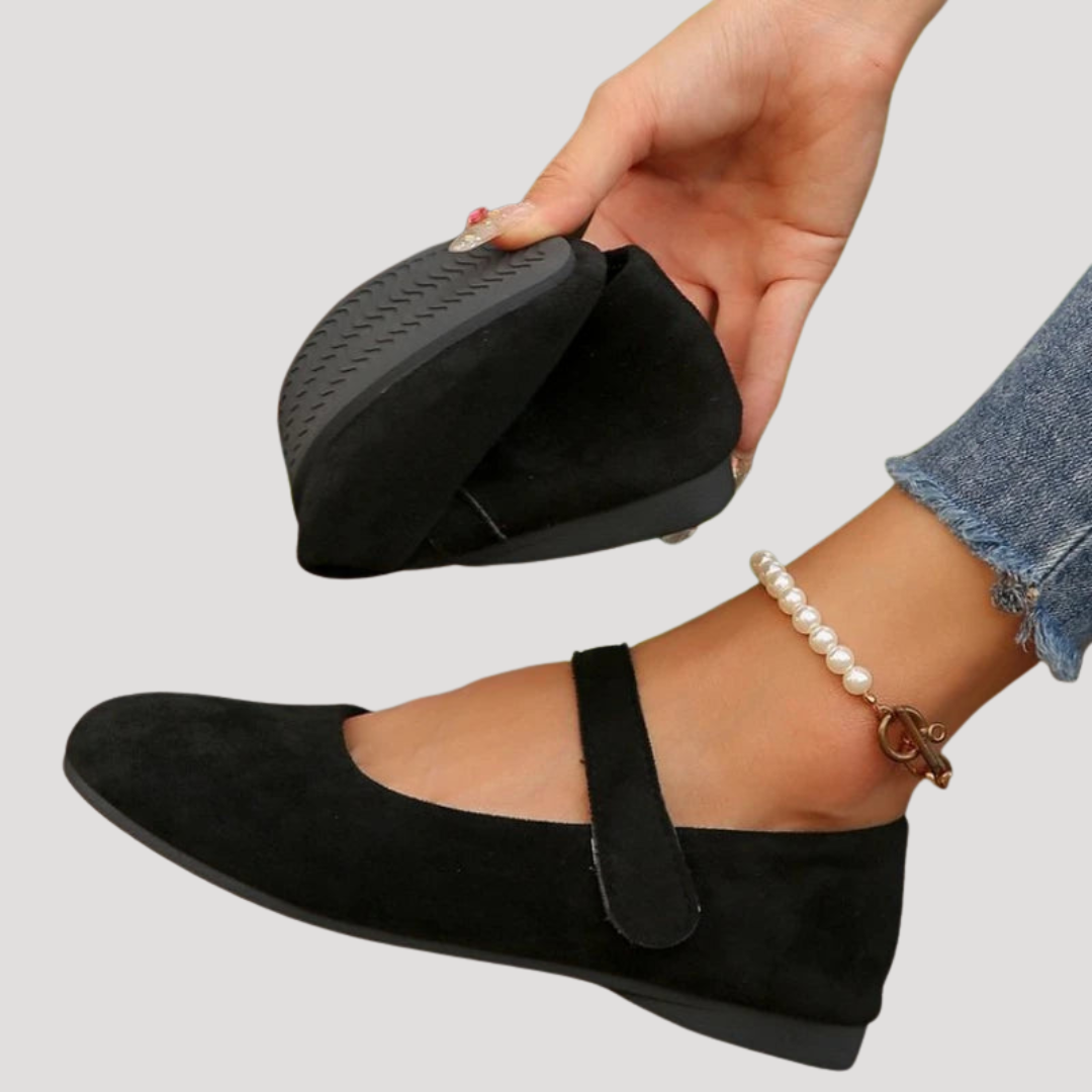 Smooth finish women's Mary Jane shoes with an adjustable buckle strap. Classic comfortable flats for everyday style.