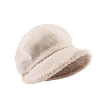 Soft velvet beret for women, offering a luxurious feel & classic style. Ideal warm winter fashion accessory.
