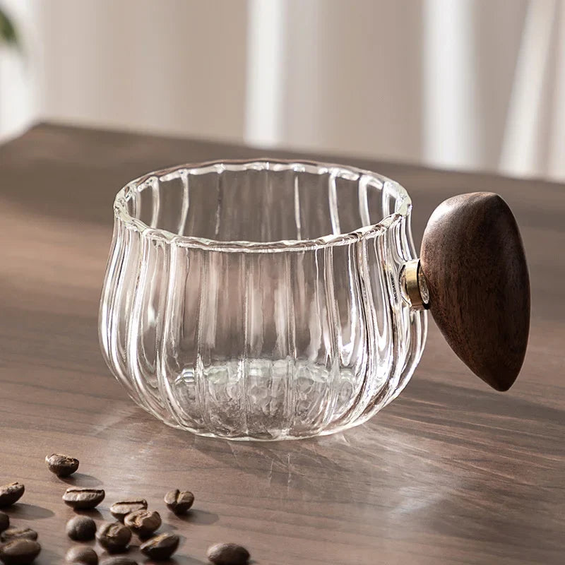 Borosilicate glass drinkware: clear textured mug with unique wooden handle, ideal for coffee/tea.