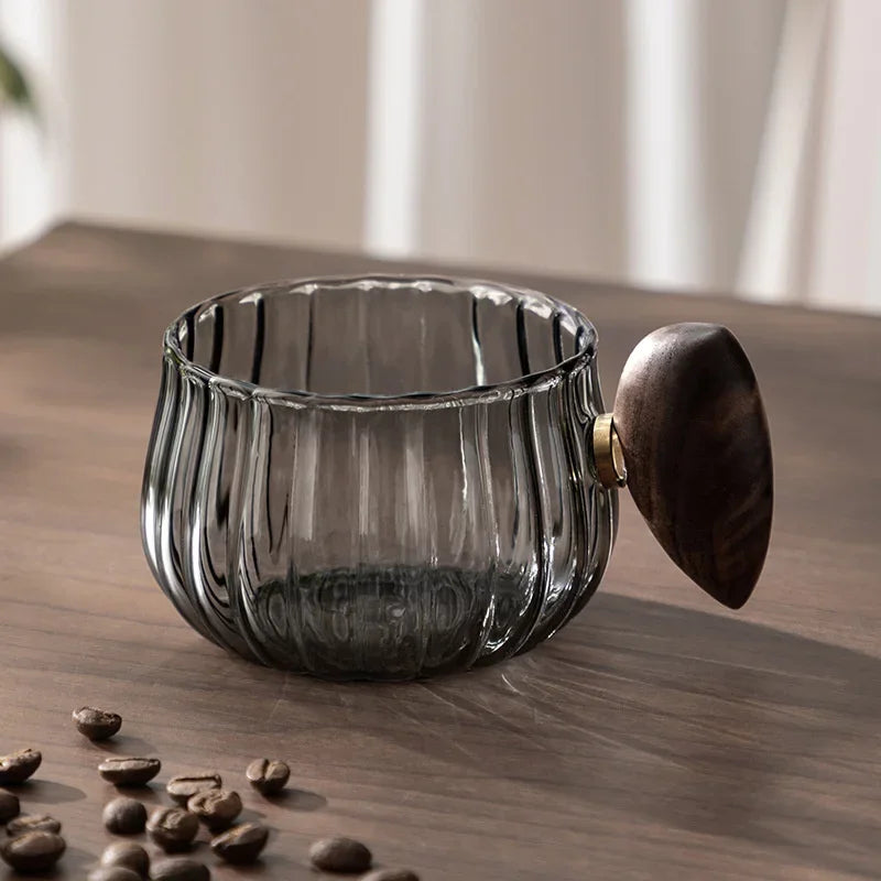 Comfortable wooden handle on a clear textured borosilicate glass mug, great for coffee & tea.