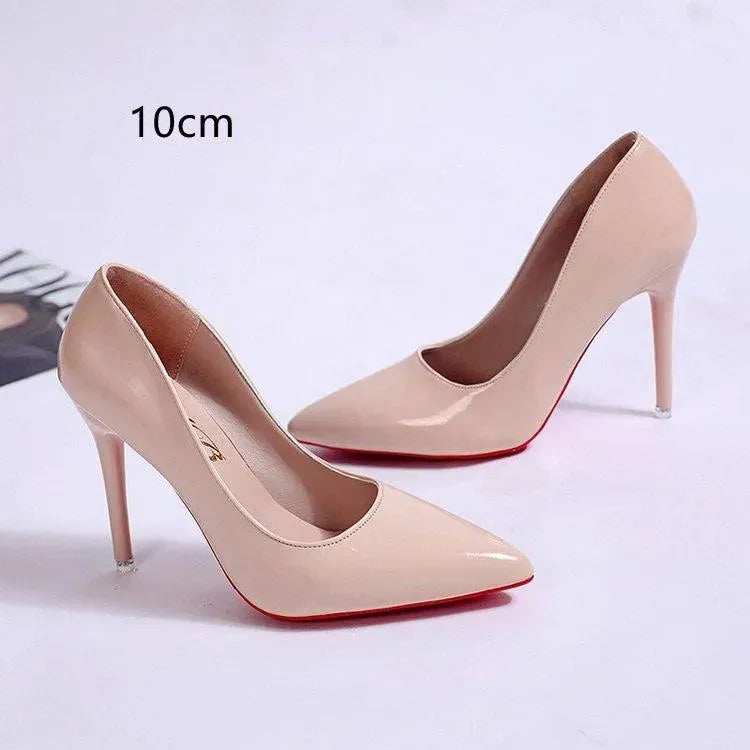 Elegant black stiletto pumps, women's dress shoes with a timeless design for any occasion.