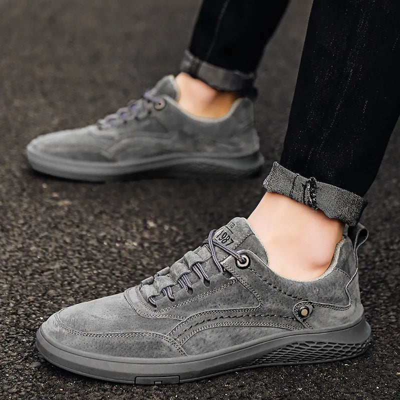 Stylish men's 1987 retro lace-up sneakers, ideal for casual everyday wear & walking.