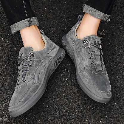 Comfortable men's retro casual sneakers, versatile for everyday use and stylish outfits.