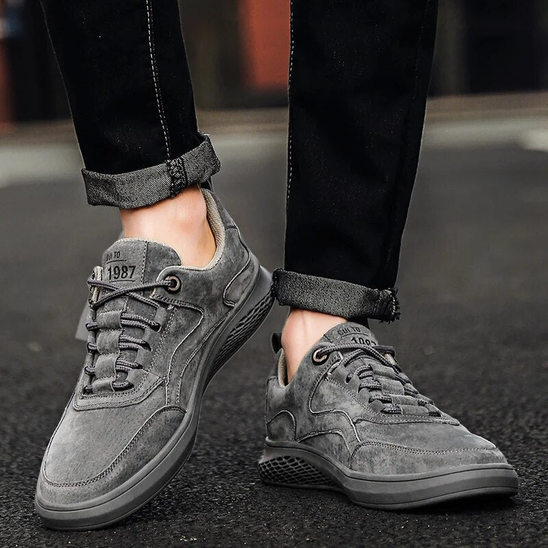 Classic men's retro sneakers, 1987 design, perfect everyday casual walking shoes.