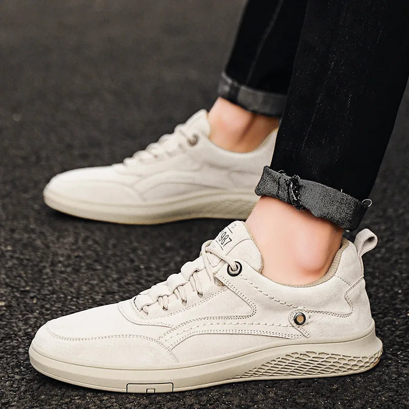Stylish retro 1987 men's casual footwear, comfortable for walking and daily activities.