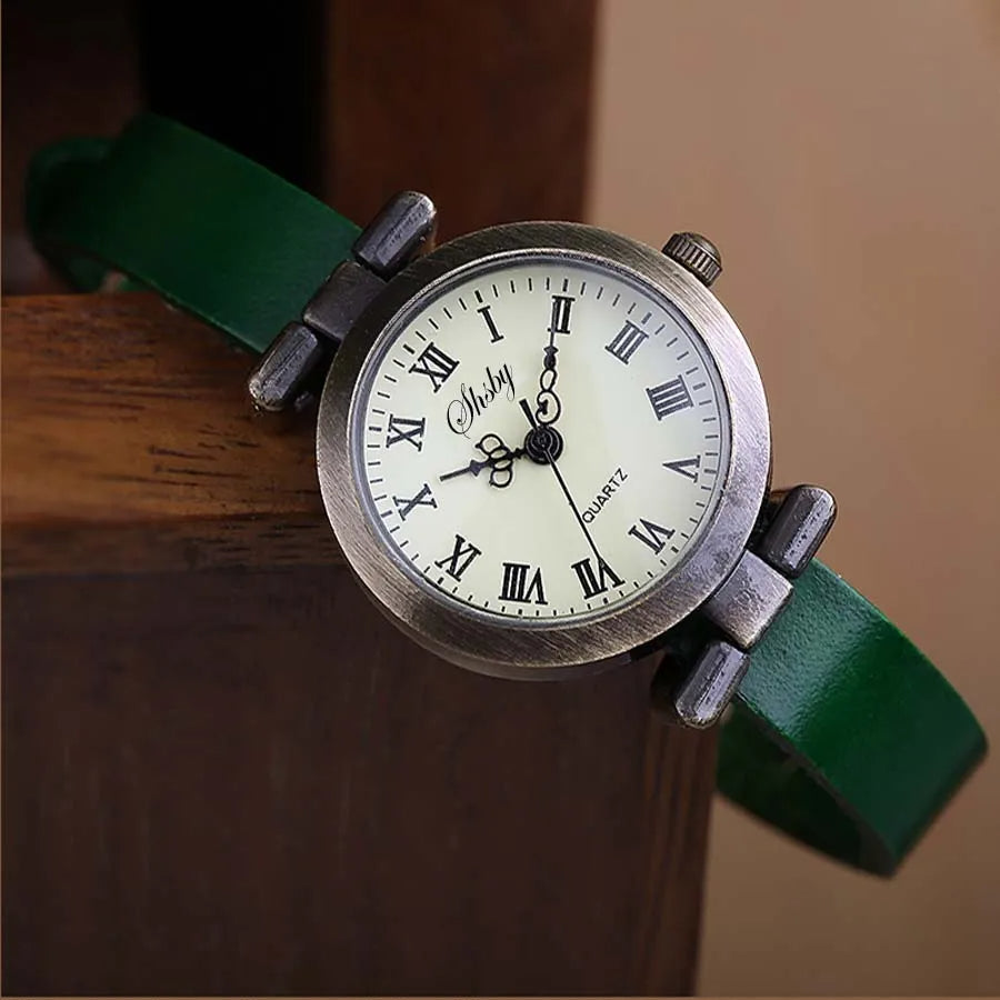 Stylish women's vintage watch featuring a durable leather strap & accurate quartz movement.