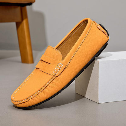 Easy slip-on men's loafers, combining comfort & style. Elevated casual footwear, perfect for versatile outfits.