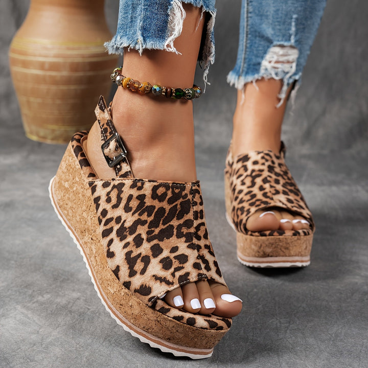Stylish & comfortable women's adjustable platform sandals, ideal casual footwear for summer adventures.