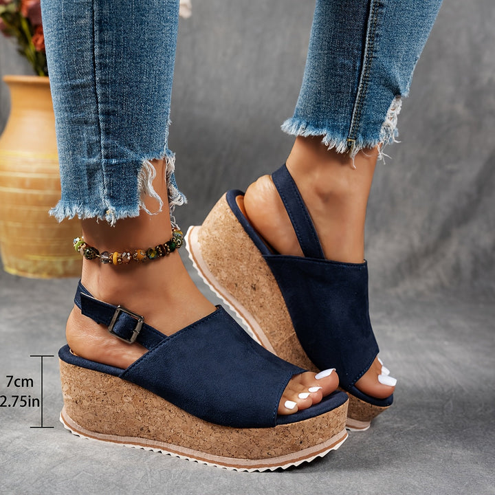 Women's platform sandals with adjustable buckle closure, comfortable for summer and versatile everyday wear.