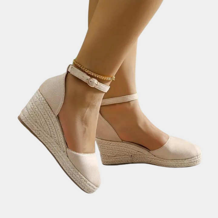 Comfortable women's wedge sandals with an adjustable strap, perfect for summer casual wear.