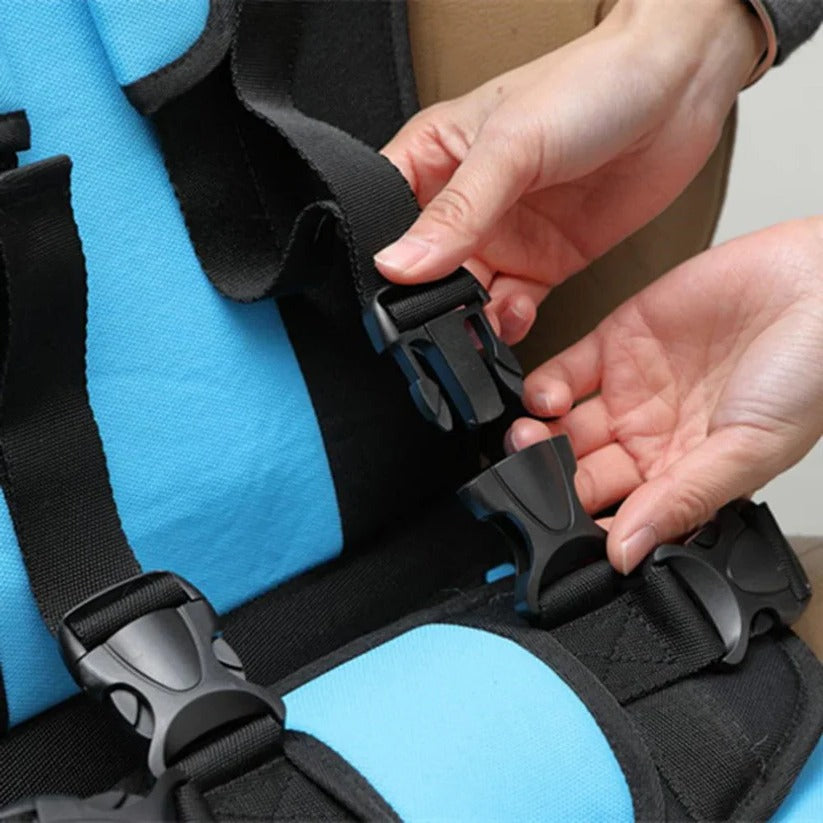 Adjustable portable travel car seat, suitable for toddlers & youth, emphasizing compact design for kids' travel.