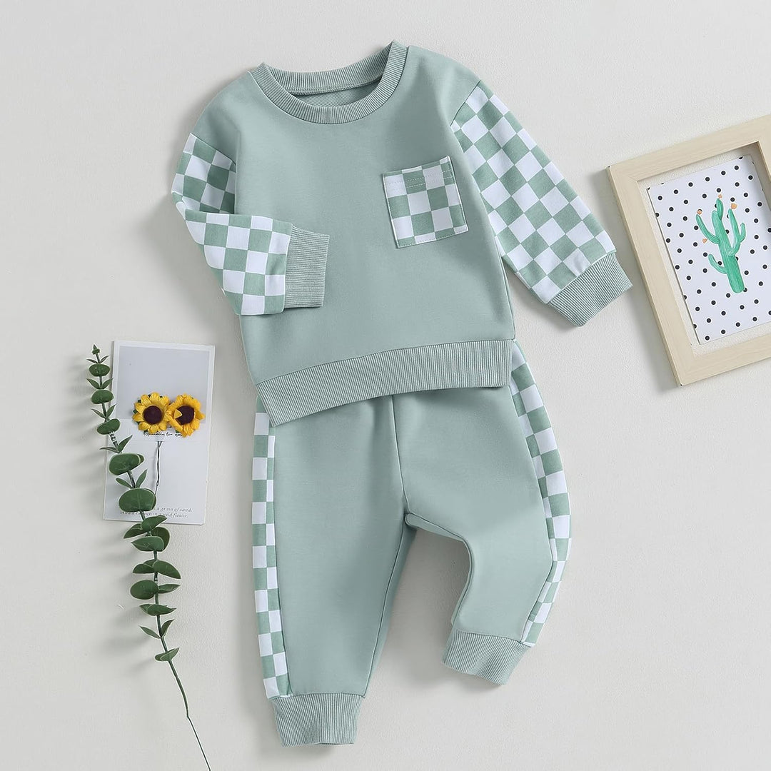 Cozy baby winter jogger set with contrast sweatshirt and warm trousers.
