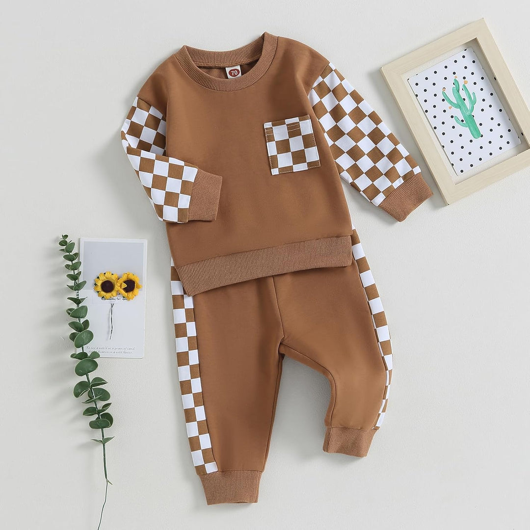Premium baby winter outfit: contrast sweatshirt & soft jogger trousers.