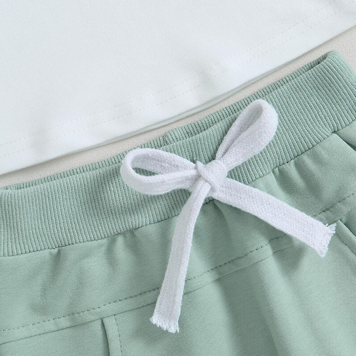 High-quality baby winter outfit: contrast sweatshirt & durable jogger trousers.