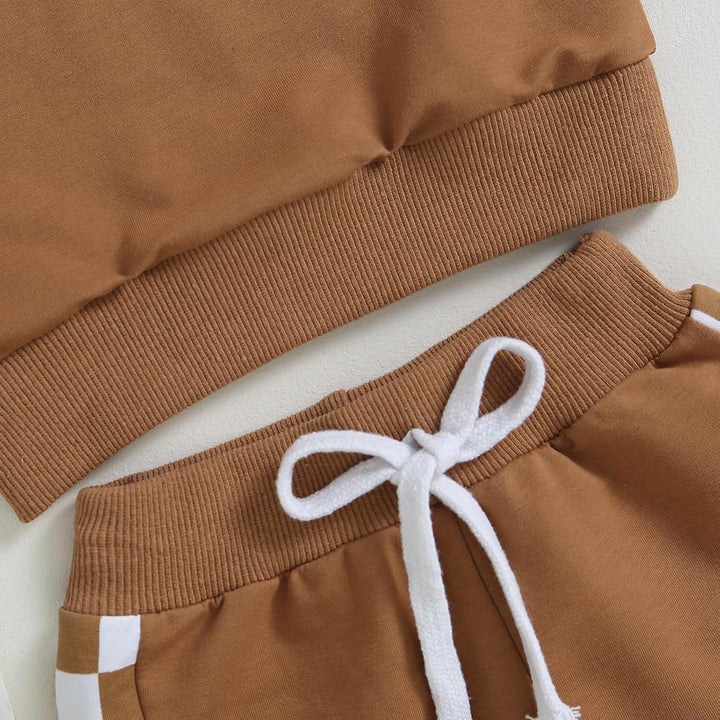 Baby-friendly winter jogger set, contrast sweatshirt & gentle fabric trousers.