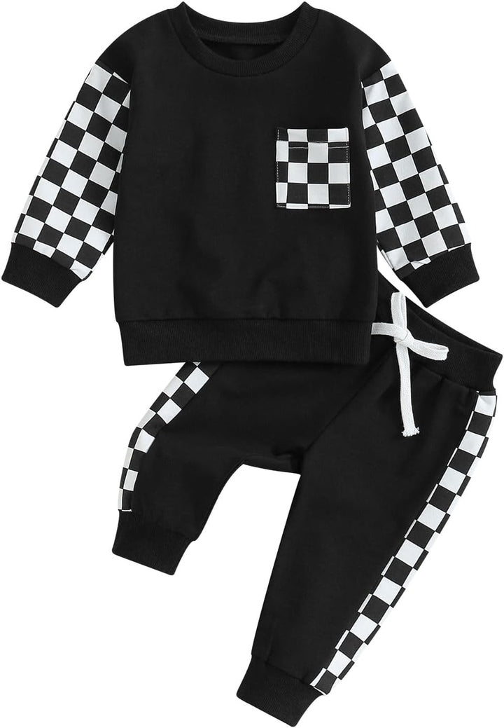 Baby fashion: winter jogger set with contrasting sweatshirt and matching joggers.