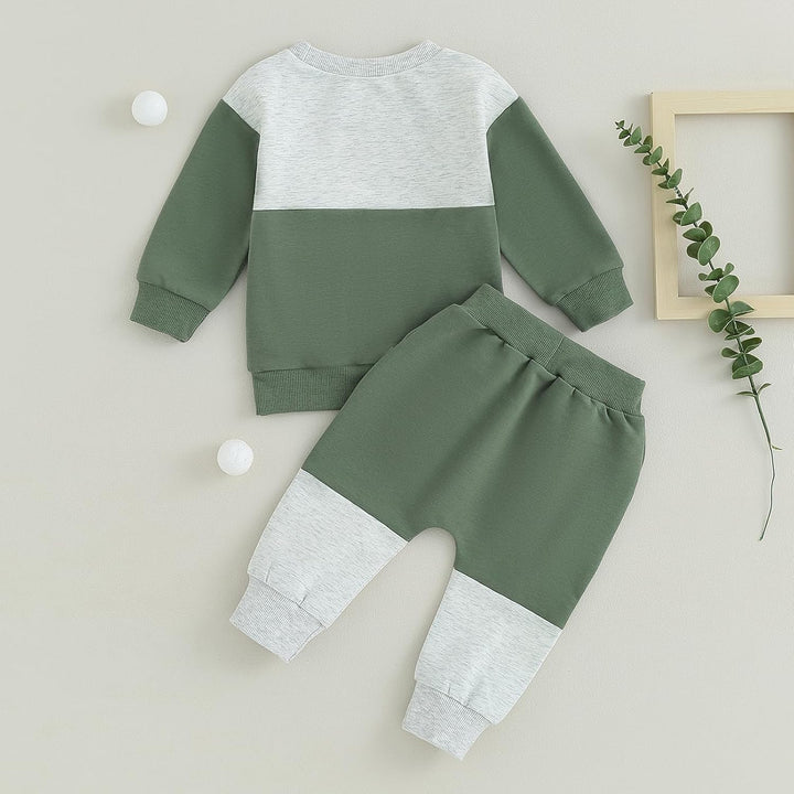 Gift-ready baby winter jogger: contrast sweatshirt & cozy trousers.