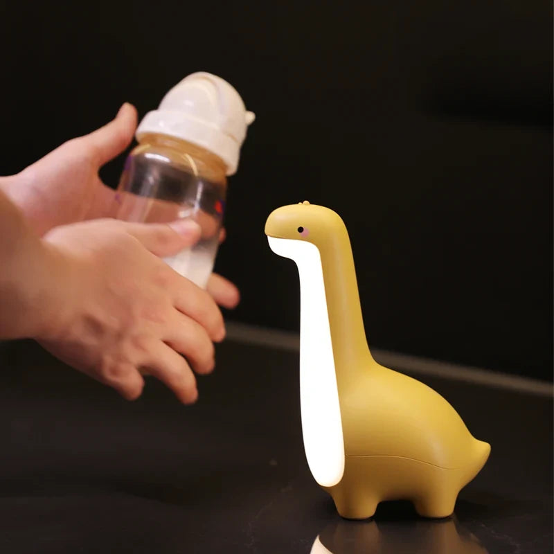 Rechargeable silicone dinosaur night light. Touch-sensitive LED lamp, ideal decor for children's bedrooms.