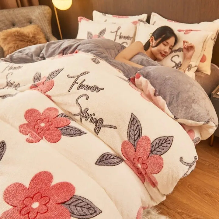 Warm flannel duvet cover, perfect for cozy winter bedding. Soft velvet fleece for ultimate comfort.