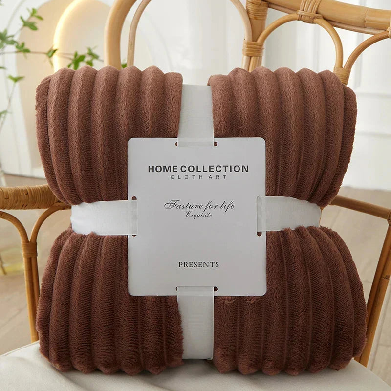 Warm, large fleece blanket with wide stripes, a cozy essential for winter.