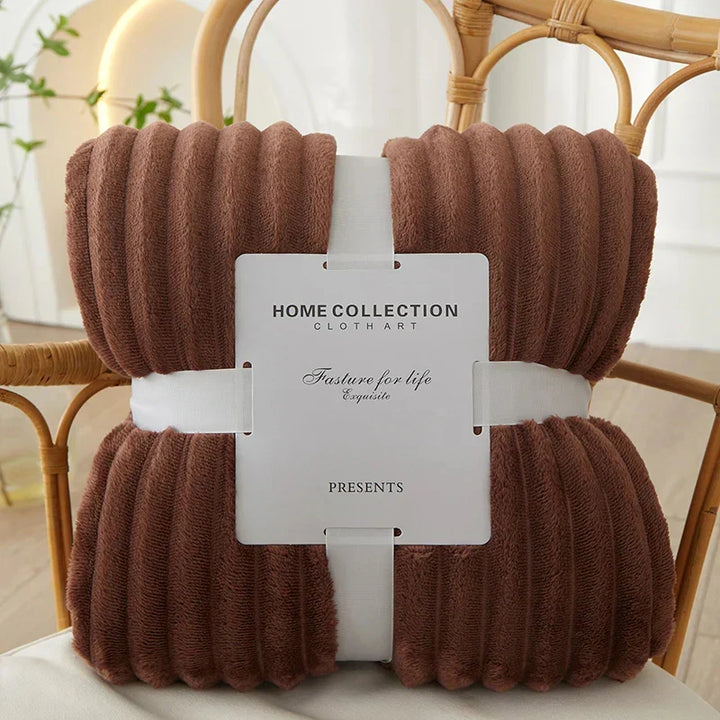 Warm, large fleece blanket with wide stripes, a cozy essential for winter.