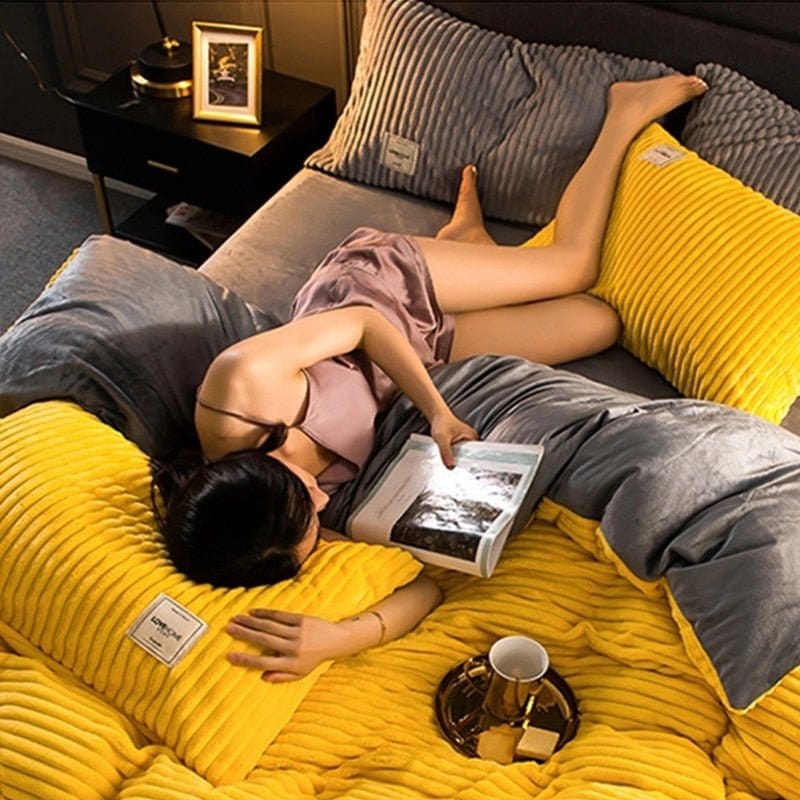 Soft microfiber winter duvet, warm bedding, cozy fleece blanket for chilly bedrooms. Home decor essential.