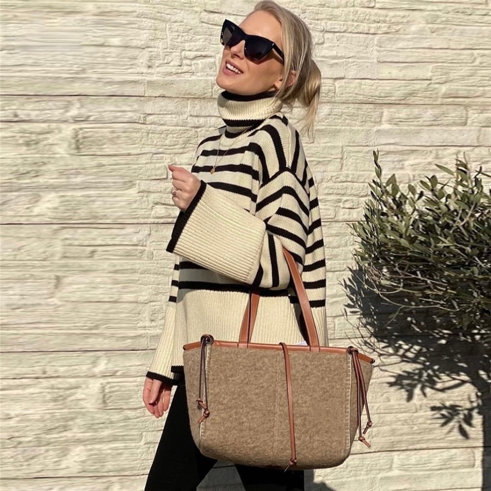 Chic women's turtleneck pullover, a comfortable and warm knit sweater for versatile cold-weather style.