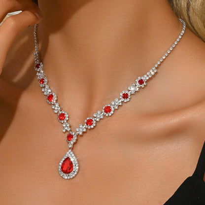 Chic dainty waterdrop pendant necklace for women, sparkling cubic zirconia.