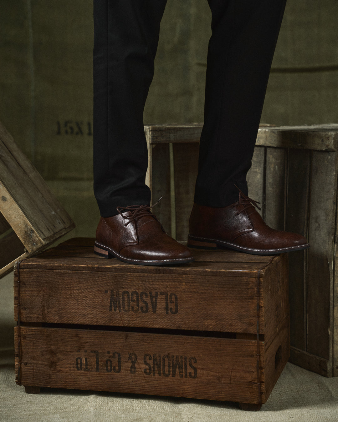 Classic men's dark brown leather ankle boots, versatile casual footwear with a rugged, timeless look.