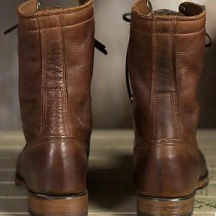 Warm dark brown women's everyday winter boots. Comfortable and casual ankle footwear, perfect for outdoor activities.