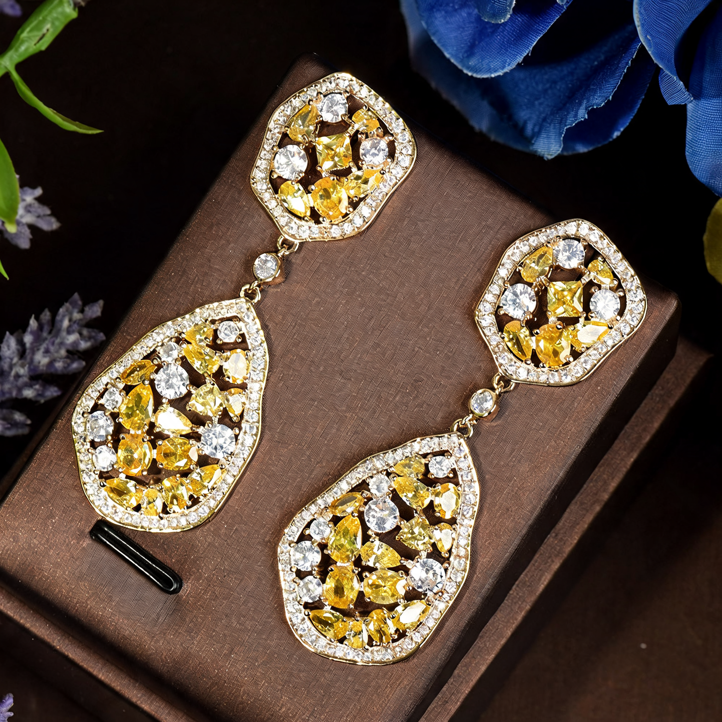 Elegant women's drop earrings: dazzling green & silver design, radiant sparkle, and lightweight comfort.