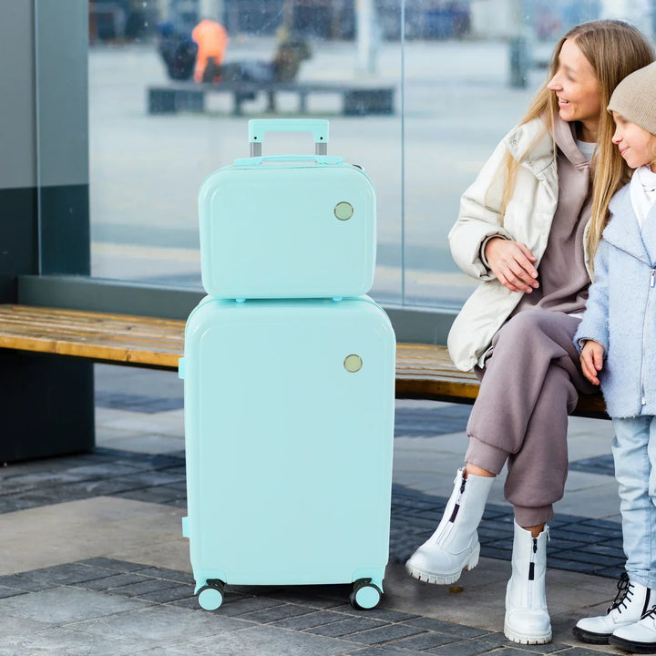 Durable Vienna Duo hard shell luggage set, easy-rolling spinner wheels for stress-free travel.
