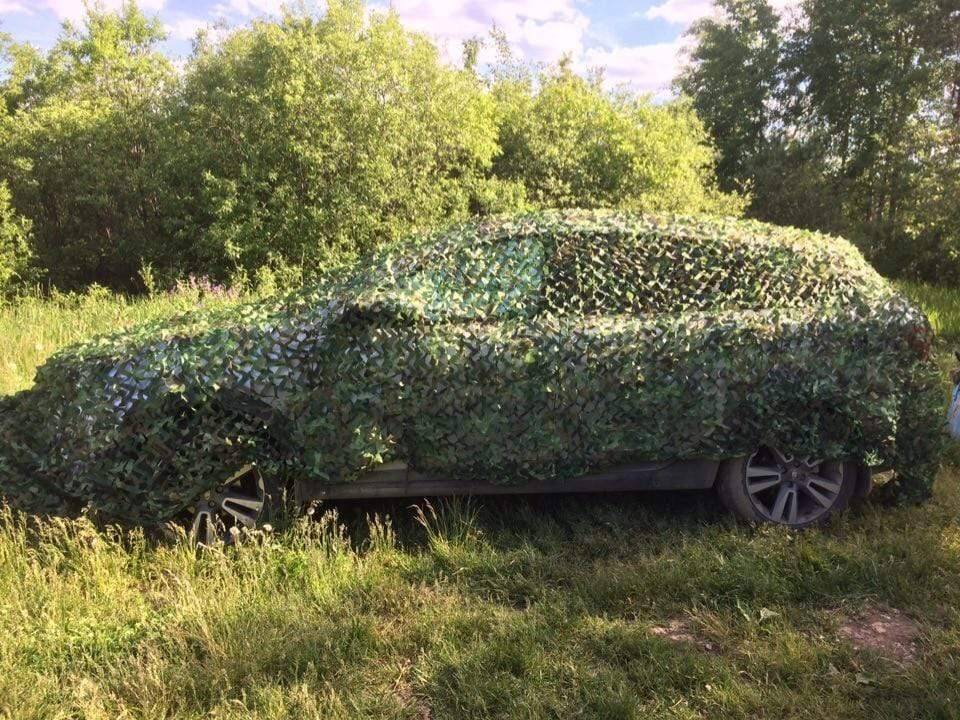 Hunting camouflage net, woodland pattern, perfect for blinds, sun shade, and outdoor gear.