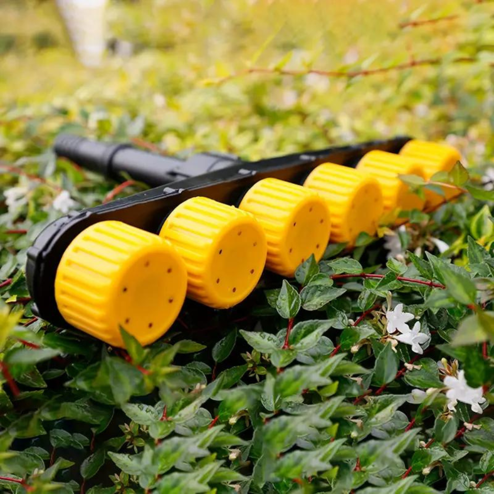 Water-saving garden atomizer nozzle for efficient irrigation and gentle plant watering.