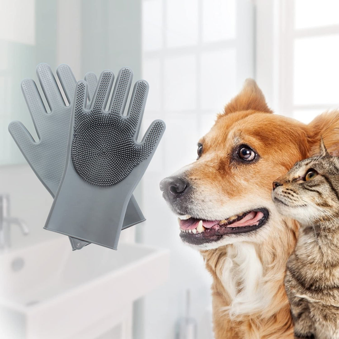 Soft pet grooming glove for a gentle bath & massage. Effectively removes loose fur & prevents tangles in dog & cat coats.