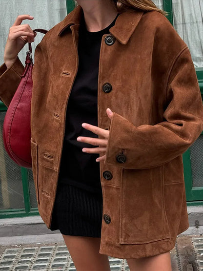 Effortless women's brown loose jacket, perfect outerwear for transitional seasonal style.