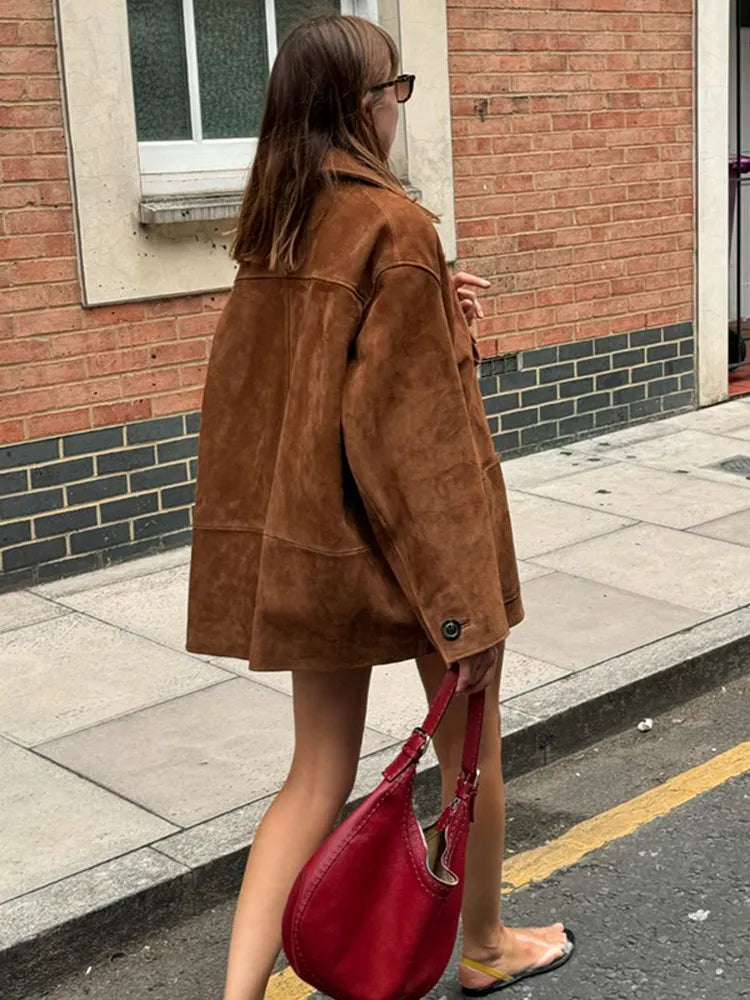 Versatile brown loose-fit jacket for women, ideal for casual chic everyday wear & transitional fashion.