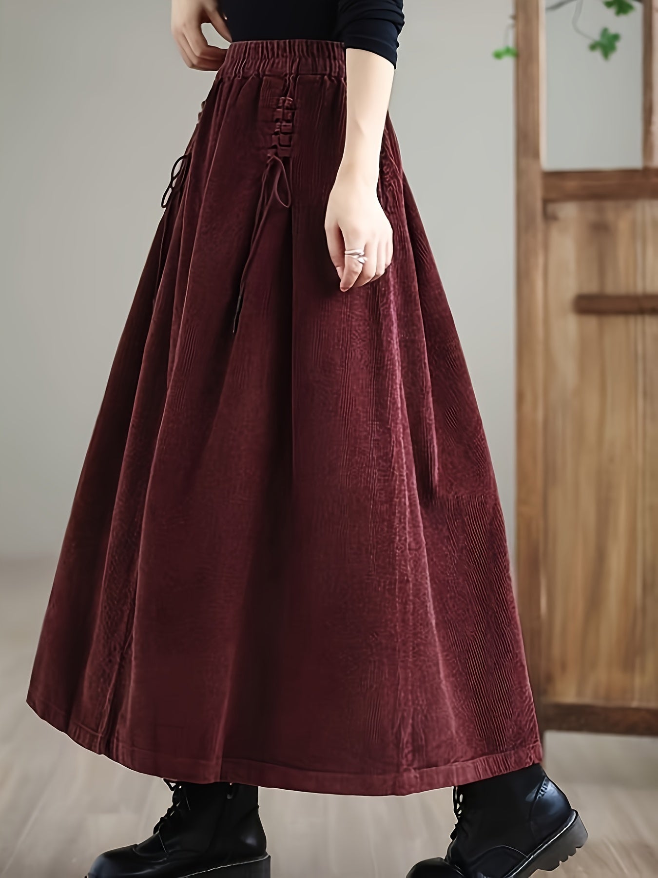 Comfortable women's A-Line maxi skirt with a stretch waist and elegant corset detail, ideal for everyday.