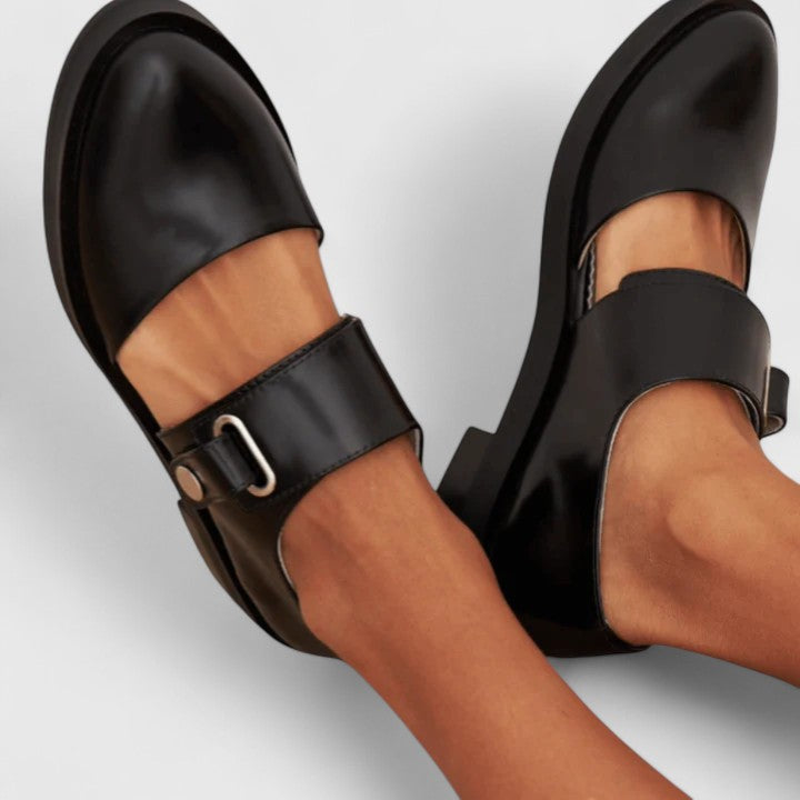 Stylish women's black low heel pumps designed for maximum comfort. Elegant footwear with a timeless, versatile look.