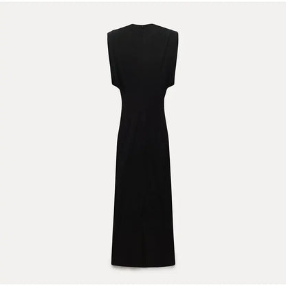 Stylish black midi dress, a must-have in women's fashion. Elegant design, perfect for a chic and versatile wardrobe.